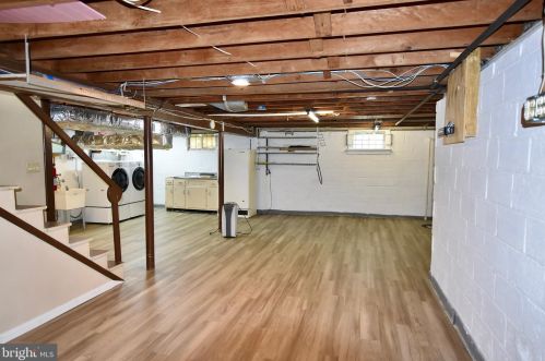 353 Hendrickson Ave, West Deptford NJ 08096-1327 exterior