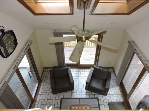 30 Jones Rd, Sutton MA 01590-2705 exterior