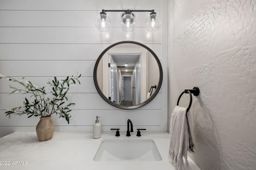 4225 34th Pl, Phoenix AZ  85018-4737 exterior