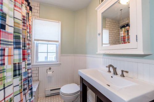 399 Mt Vernon St, Dedham MA 02026-3631 exterior