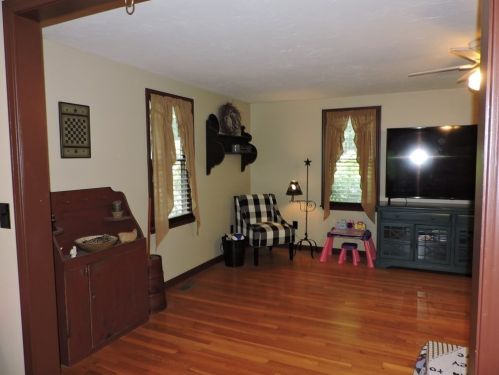 30 Jones Rd, Sutton MA 01590-2705 exterior