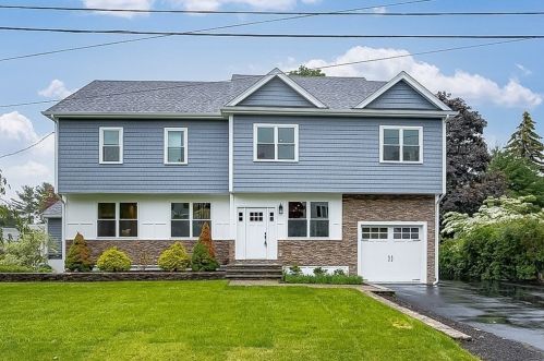 77 Hodge Rd, Arlington MA  02474-1933 exterior