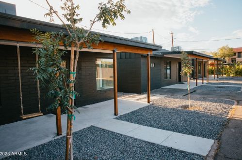 2635 Clarendon Ave, Phoenix AZ 85018-5958 exterior