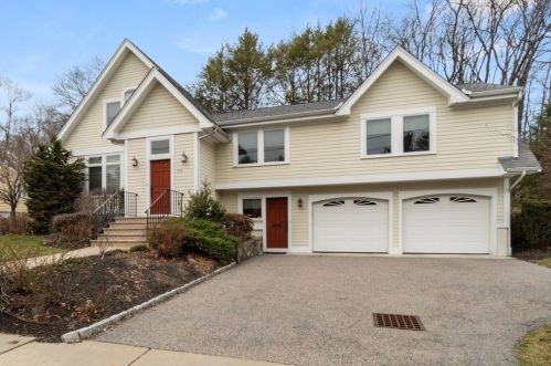 330 Hartman Rd, Newton, MA 02459-2856