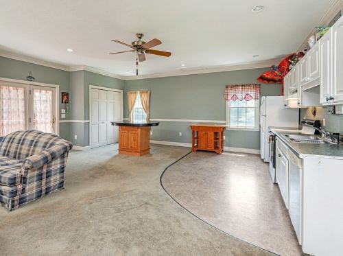 1626 Main St, Leicester MA 01524-1917 exterior