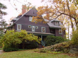 41 Hyde St, Newton, MA 02461-1203