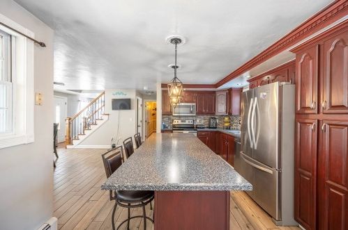 71 Paul Revere Ter, Taunton MA  02780-3813 exterior