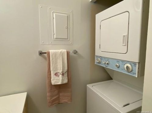 3045 Ala Napuaa Pl, Honolulu HI  96818-2792 exterior