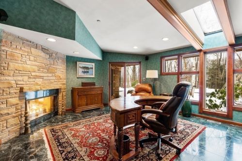 44 Sears Rd, Southborough MA 01772-1101 exterior