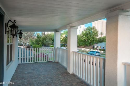 70 Edgemont Ave, Phoenix AZ 85035-2212 exterior