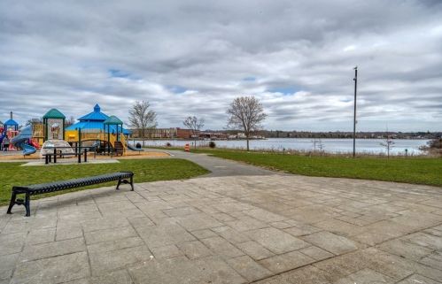 380 Front St, New Bedford MA 02744-2626 exterior