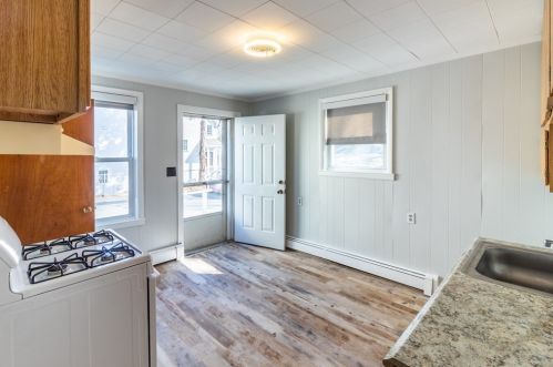 52 Town Hill St, Quincy MA 02169-6430 exterior