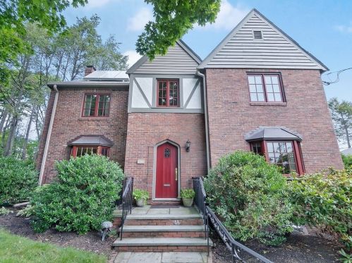 77 Montrose St, Newton MA 02458-2718 exterior