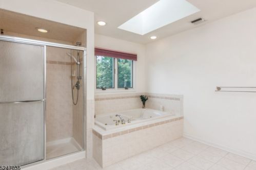 50 Deanna Dr, East Hanover NJ 07936-3208 exterior