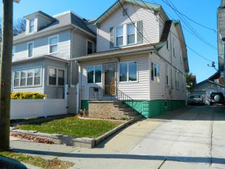 79 Beech St, Belleville, NJ 07109-2703