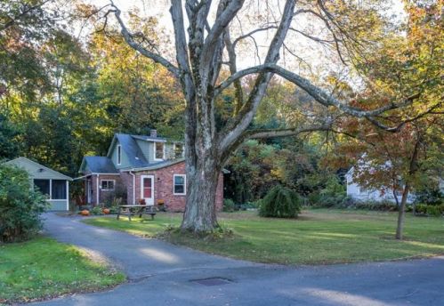 20 Colonial, Agawam MA  01001-1715 exterior