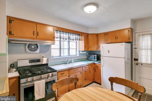 2703 Cambria St, Philadelphia, PA 19132-2515