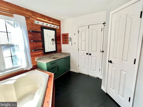 5484 Wooded Way, Columbia MD  21044-5722 exterior