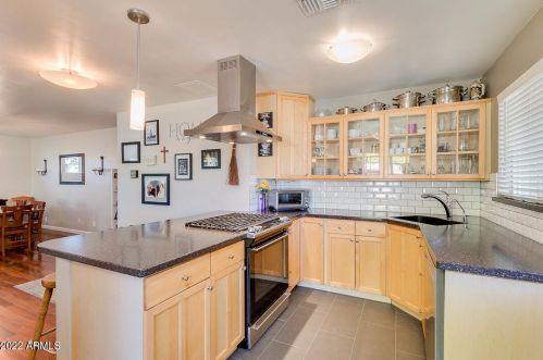 2145 Clarendon Ave, Phoenix AZ 85031-3142 exterior