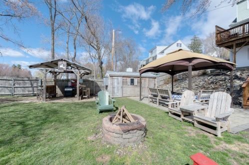 31 Indian Lk Pkwy, Worcester MA 01605-1215 exterior