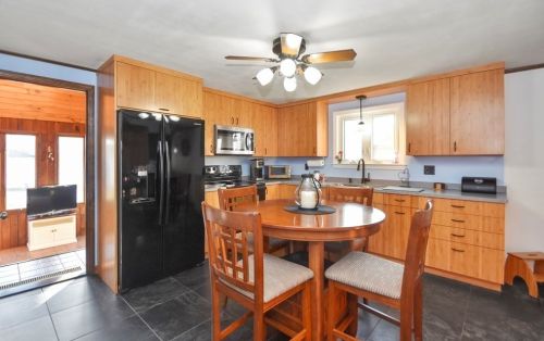 118 Sylvia St, New Bedford MA 02745-6136 exterior