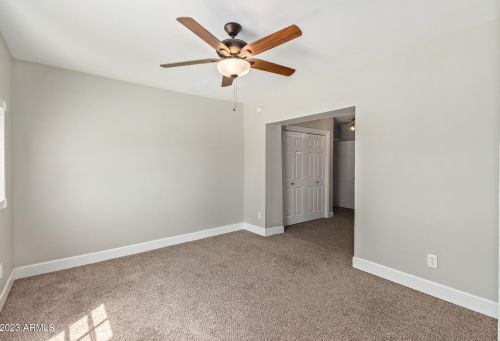 1351 Clarendon Ave, Phoenix AZ 85033-4118 exterior