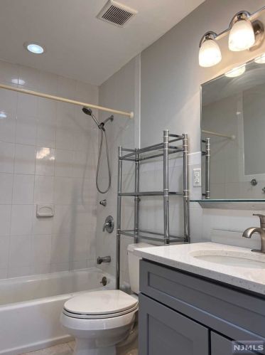 4 Mahan St, Tenafly NJ  07670-1822 exterior