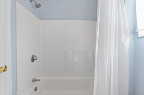 73 Barrows St, Dedham MA 02026-3050 exterior