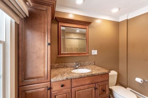 5 Juniper Rd, Lynnfield MA 01940-2416 exterior