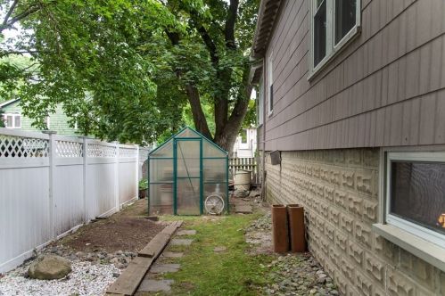 46 Blossom St, Arlington MA 02474-2639 exterior