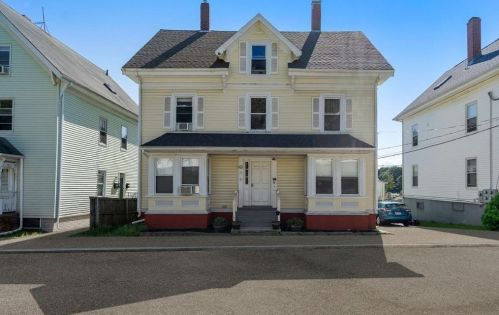 32 Warner St, Gloucester, MA 01930-2841