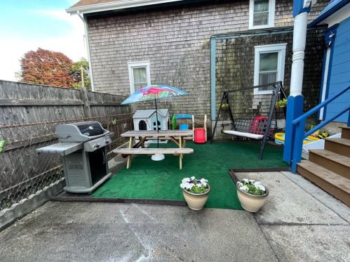 242 Maxfield St, New Bedford MA 02740-5229 exterior