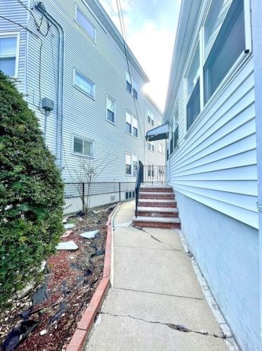 592 Washington Ave, Chelsea MA 02150-3907 exterior