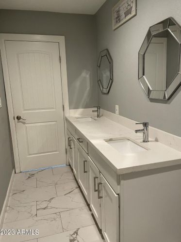 504 Alice Ave, Phoenix AZ  85020-3161 exterior