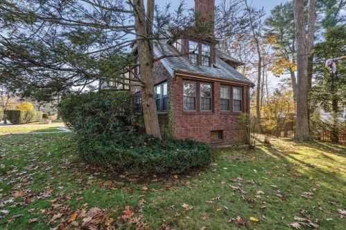 230 Woodward St, Newton MA 02468-2041 exterior