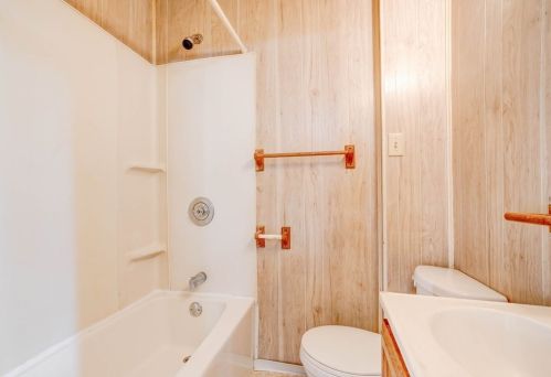 282 Sprague St, Fall River MA 02724-2719 exterior