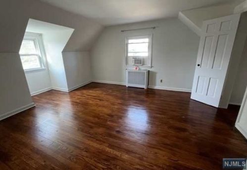 85 Lexington Ave, Cresskill NJ  07626-1215 exterior