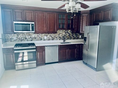 35 Larch St, Carteret NJ  07008-2470 exterior