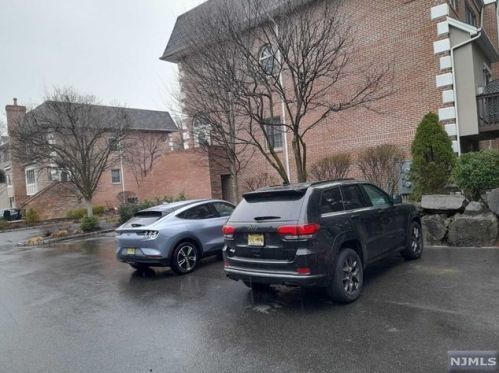 120 Stonegate Trl, Cresskill NJ 07626-2437 exterior