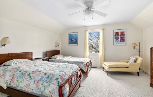 59 Crestview Rd, Milton MA 02186-3648 exterior