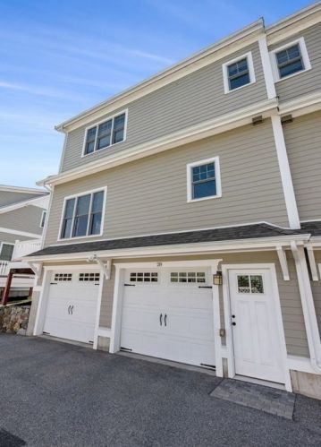 28 Putnam St, Needham MA 02494-2210 exterior