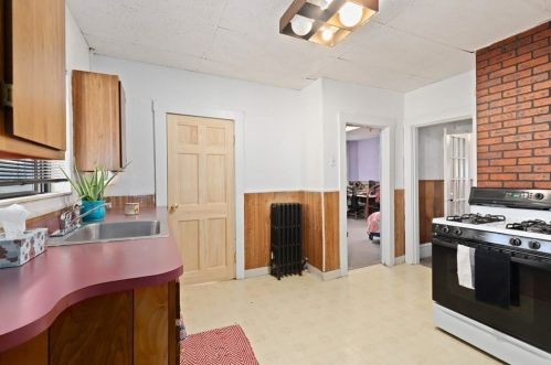 27 Newton St, Everett MA 02149-1722 exterior