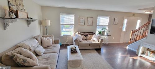 104 Talon Ln, West Deptford NJ 08093-2323 exterior