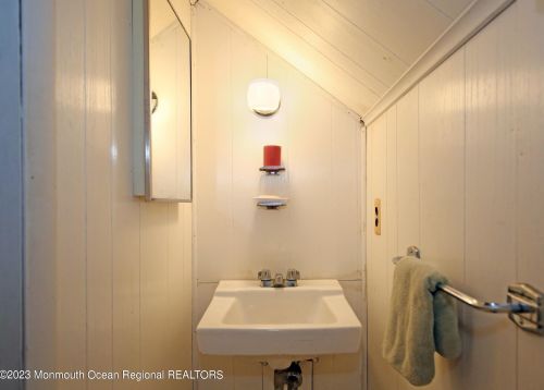 65 Little Silver Pkwy, Little Silver NJ 07739-1118 exterior