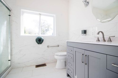 33 St, West Bridgewater MA 02379-1030 exterior