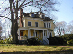 230 Mount Vernon St, Newton, MA 02465-2519
