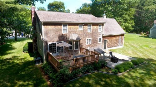 71 Nuthatch Ln, Taunton MA 02780-7150 exterior