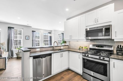 42 Kyle Dr, Tinton Falls NJ  07712-7536 exterior