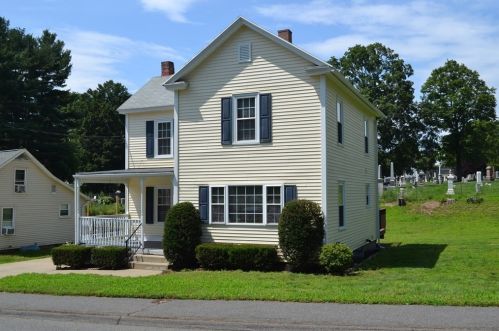 10 Smith St, South Hadley, MA 01075-2822