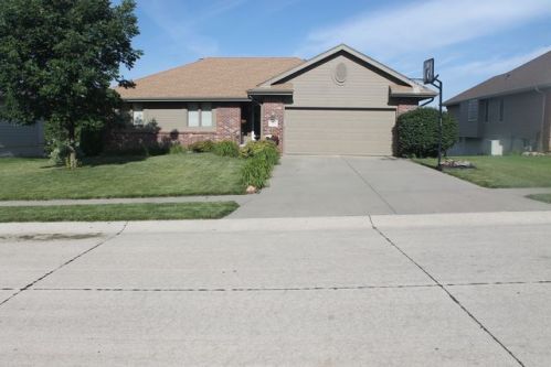 12166 218th St, Gretna, NE 68028-5947